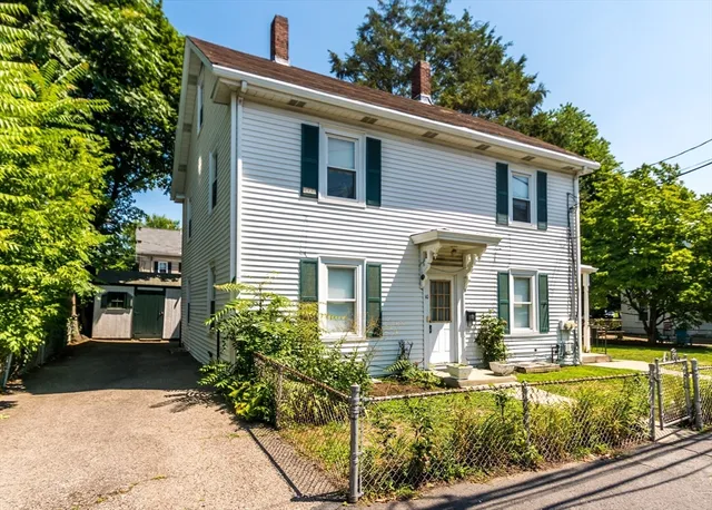 $2,500 | 10-12 Foundry Avenue, Unit 1, Waltham, MA 02453