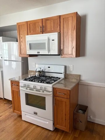 $2,500 | 10-12 Foundry Avenue, Unit 1, Waltham, MA 02453