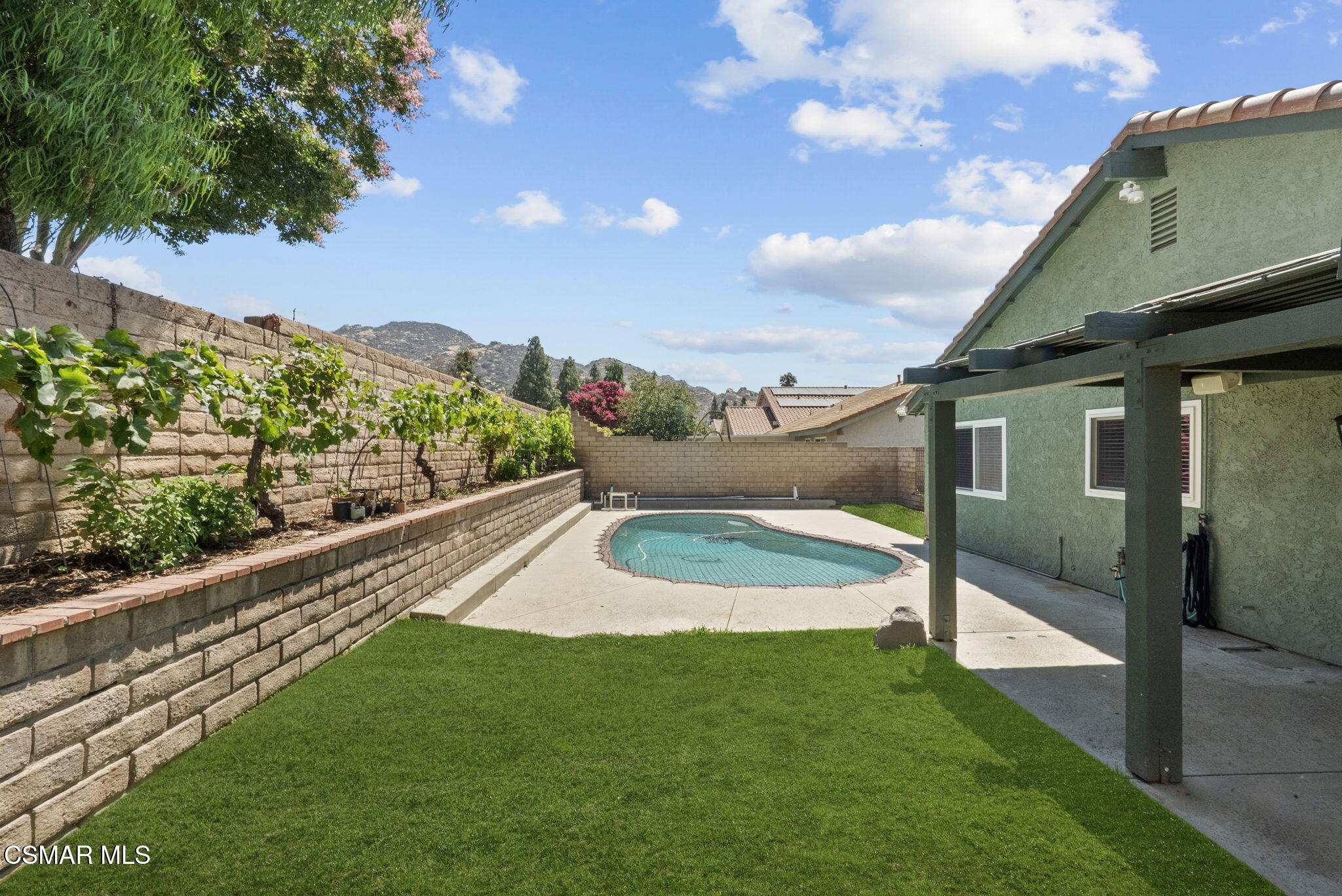 6435 Hazel Circle Simi Valley, CA 93063 - Photo 50 of 55 a house view with a garden space
