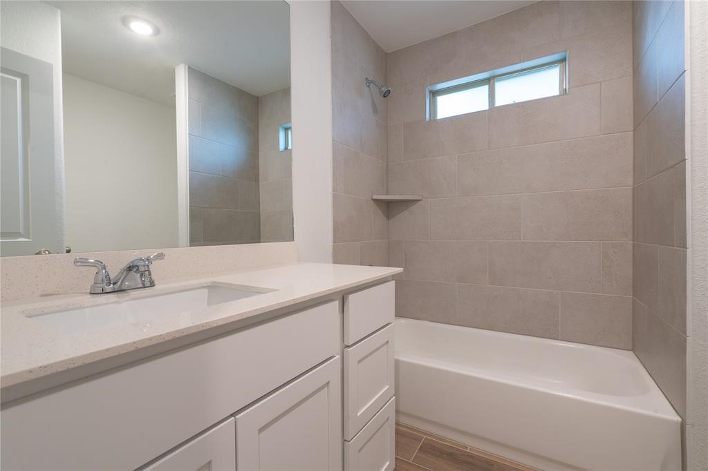 113 Caterpillar Lane Georgetown, TX 78628 - Photo 14 of 37 Bathroom