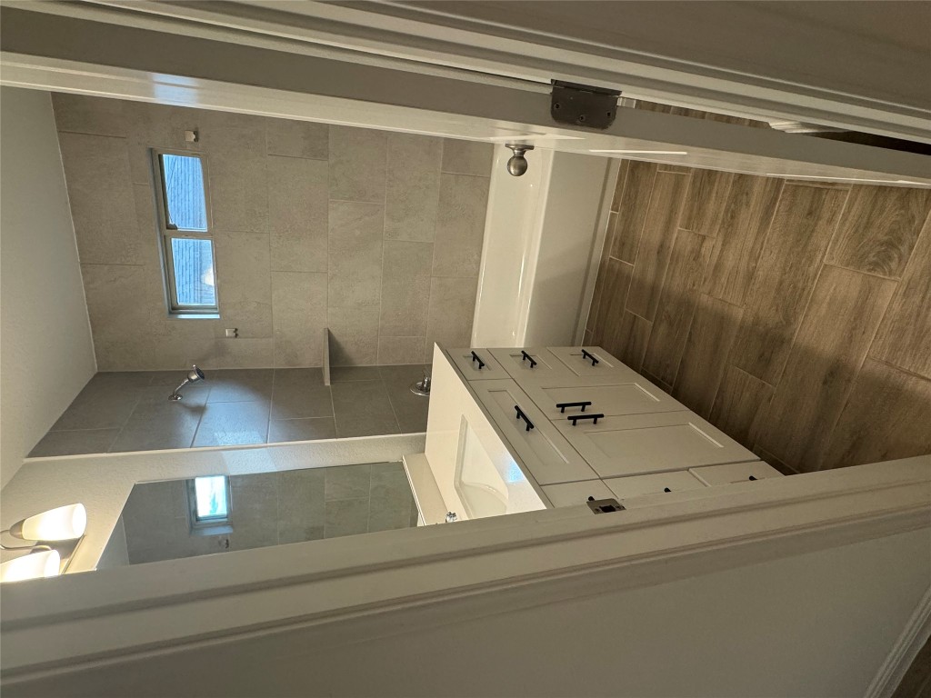 113 Caterpillar Lane Georgetown, TX 78628 - Photo 30 of 37 Full bath with vanity and bathtub / shower combination