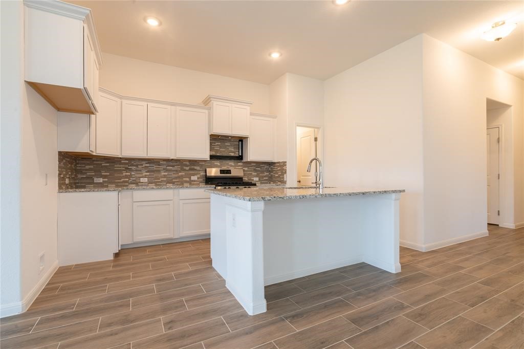 113 Caterpillar Lane Georgetown, TX 78628 - Photo 9 of 37 Kitchen