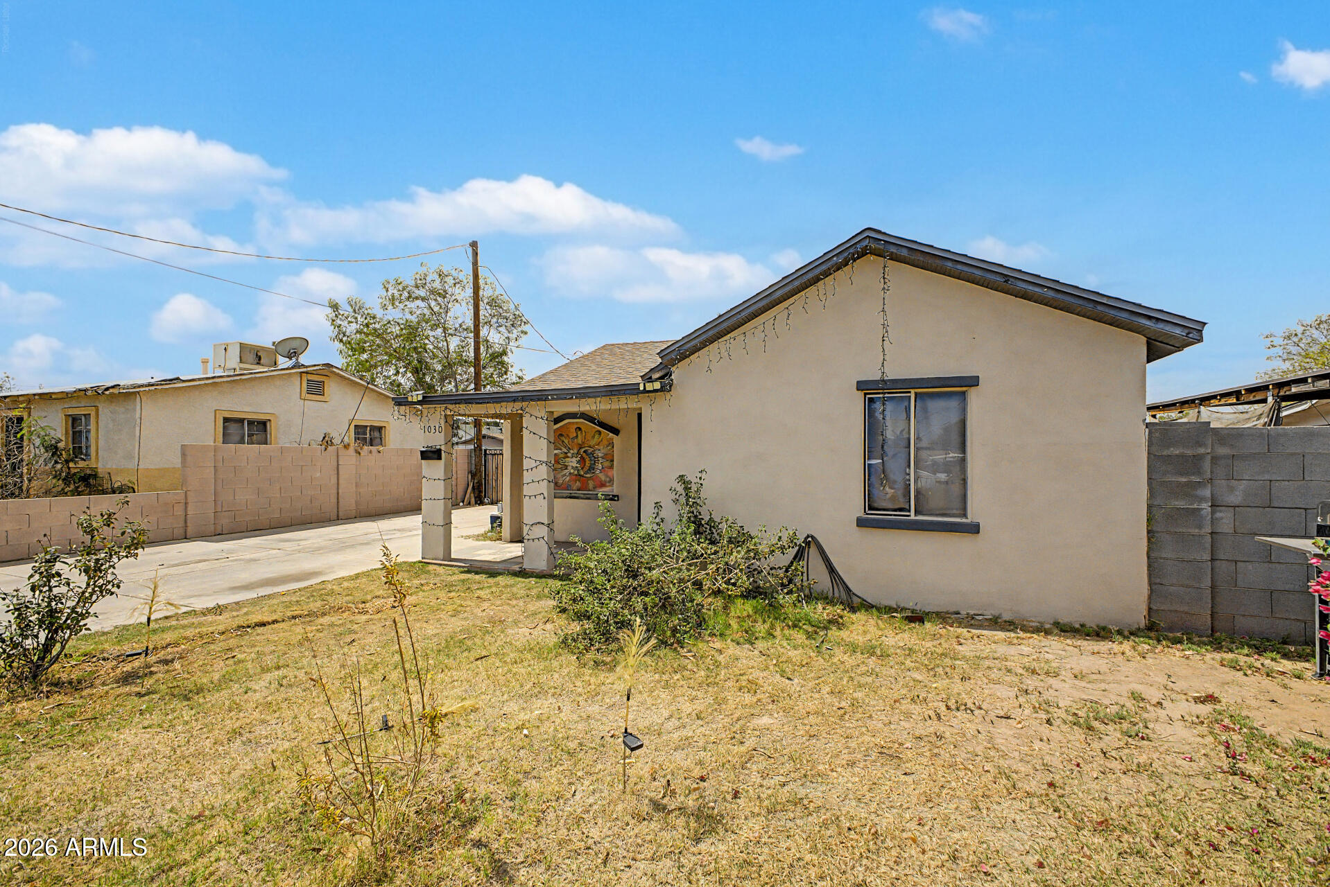 1030 North 28th Street Phoenix, AZ 85008 - Photo 3 of 24 a view of a house with a yard