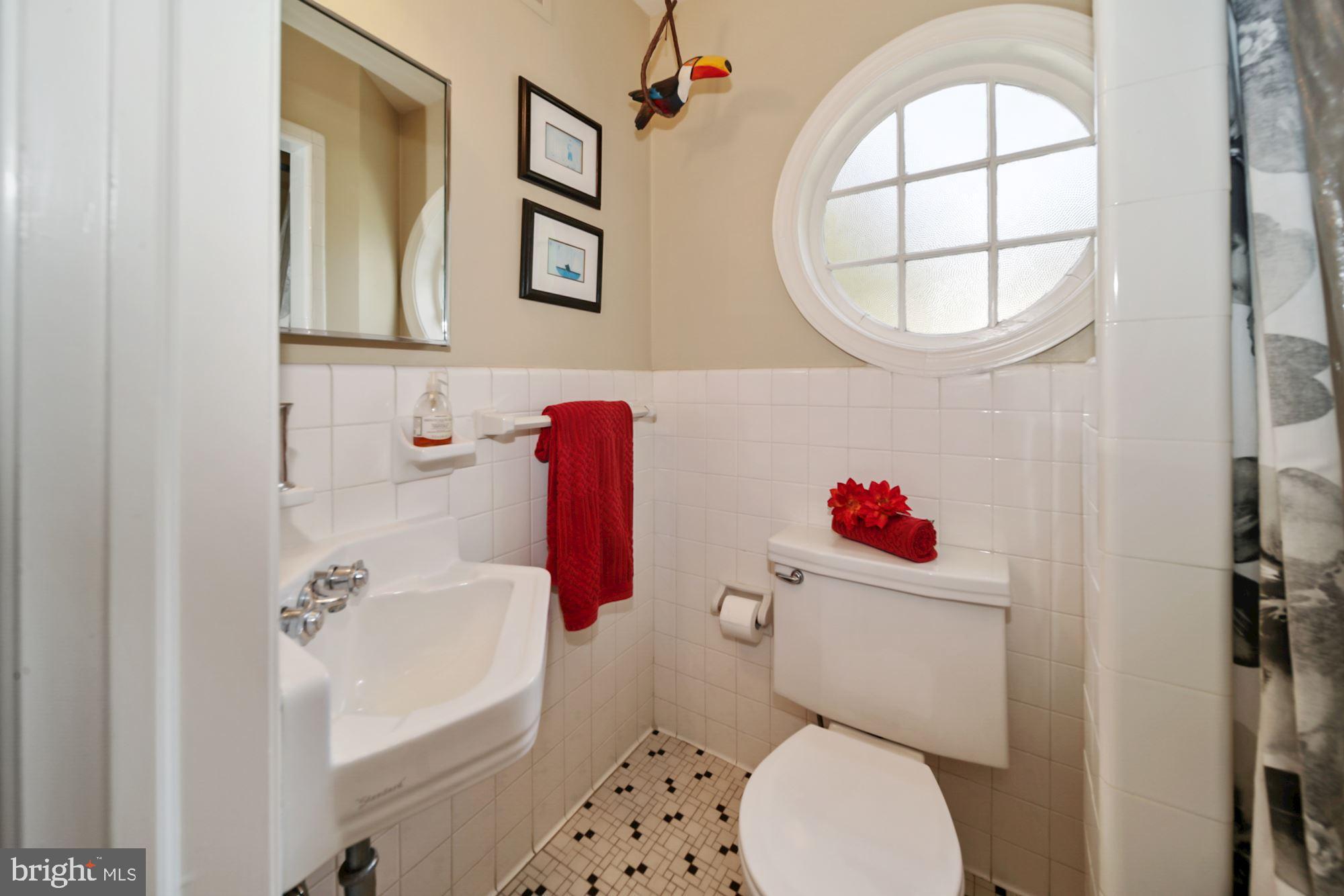 6002 Winnebago Road Bethesda, MD 20816 - Photo 36 of 54 Full bath - entry level