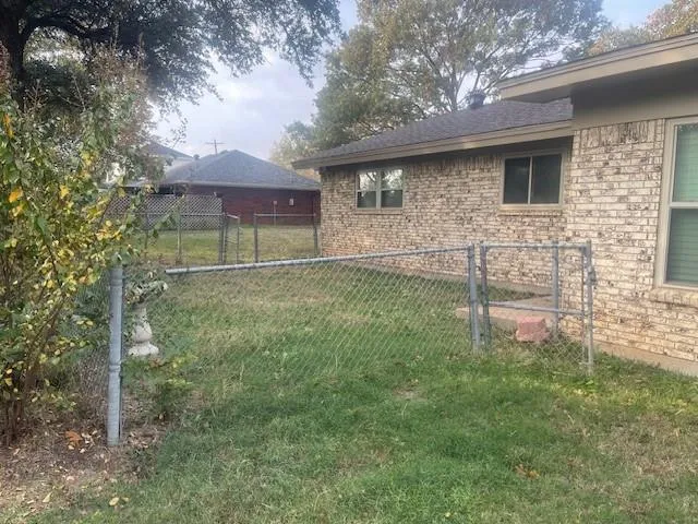 $2,700 | 315 South Baker Street, Granbury, TX 76048