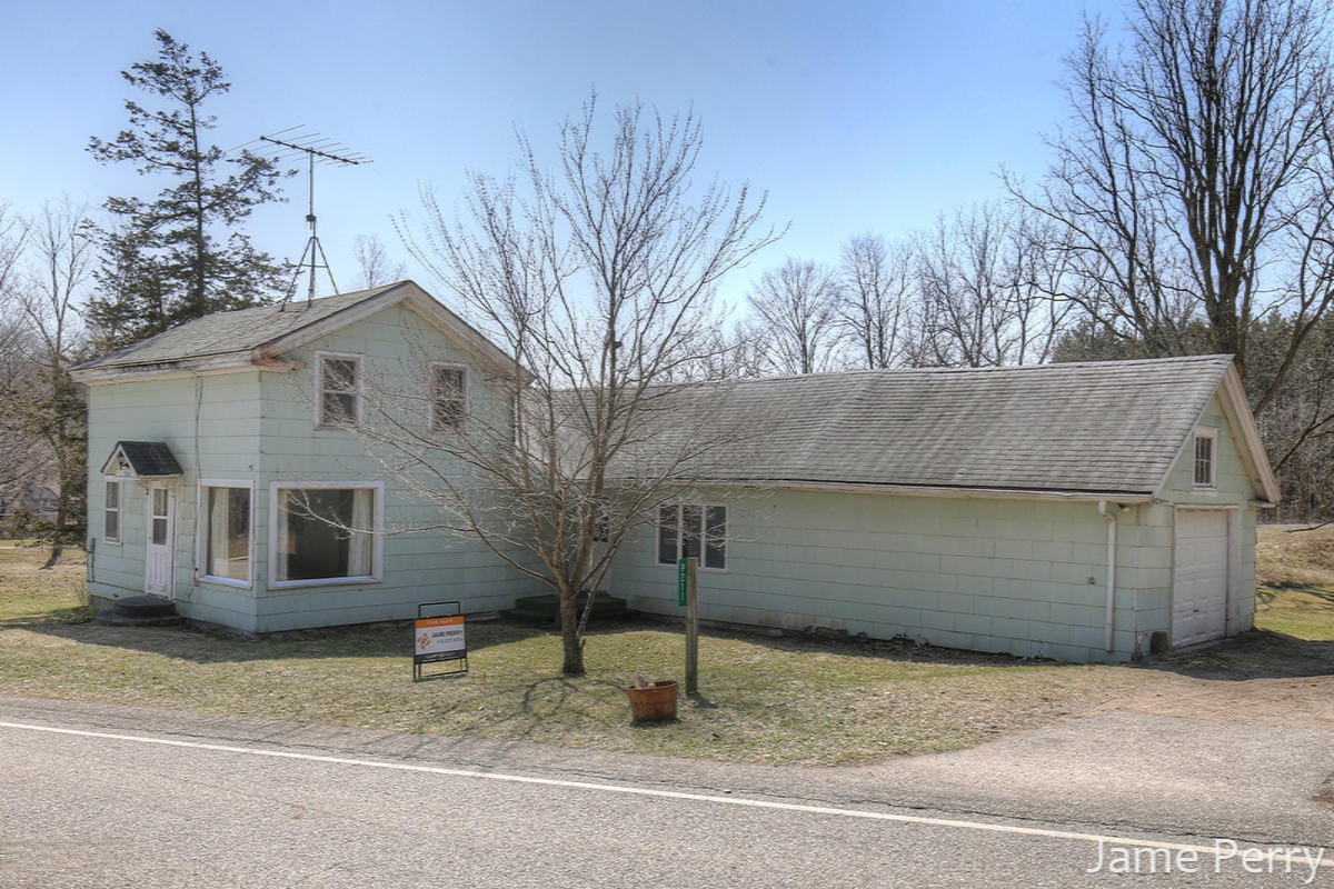 9211 Button Road Belding, MI 48809 - Photo 1 of 20 IMG_9213