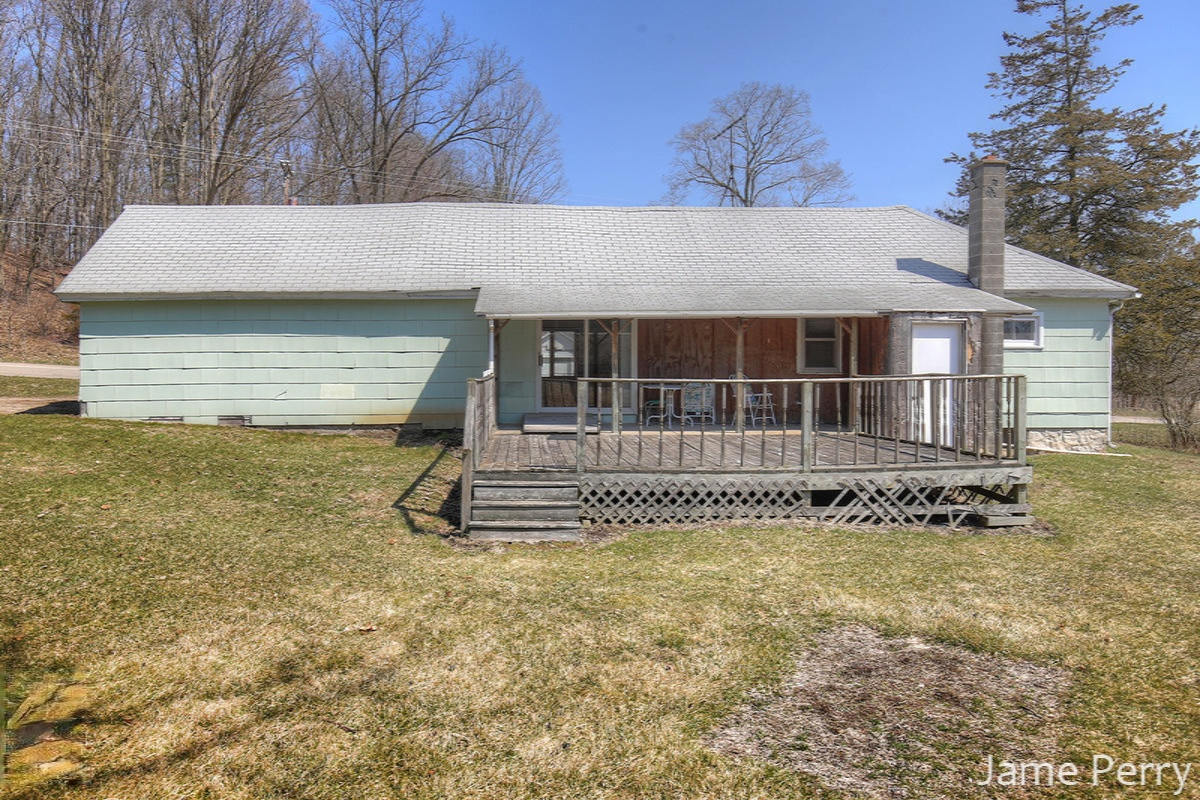 9211 Button Road Belding, MI 48809 - Photo 17 of 20 IMG_9229