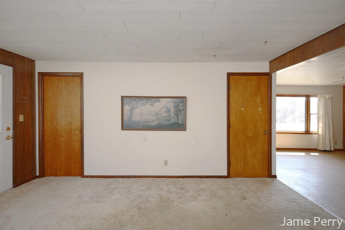 9211 Button Road Belding, MI 48809 - Photo 3 of 20 IMG_9215