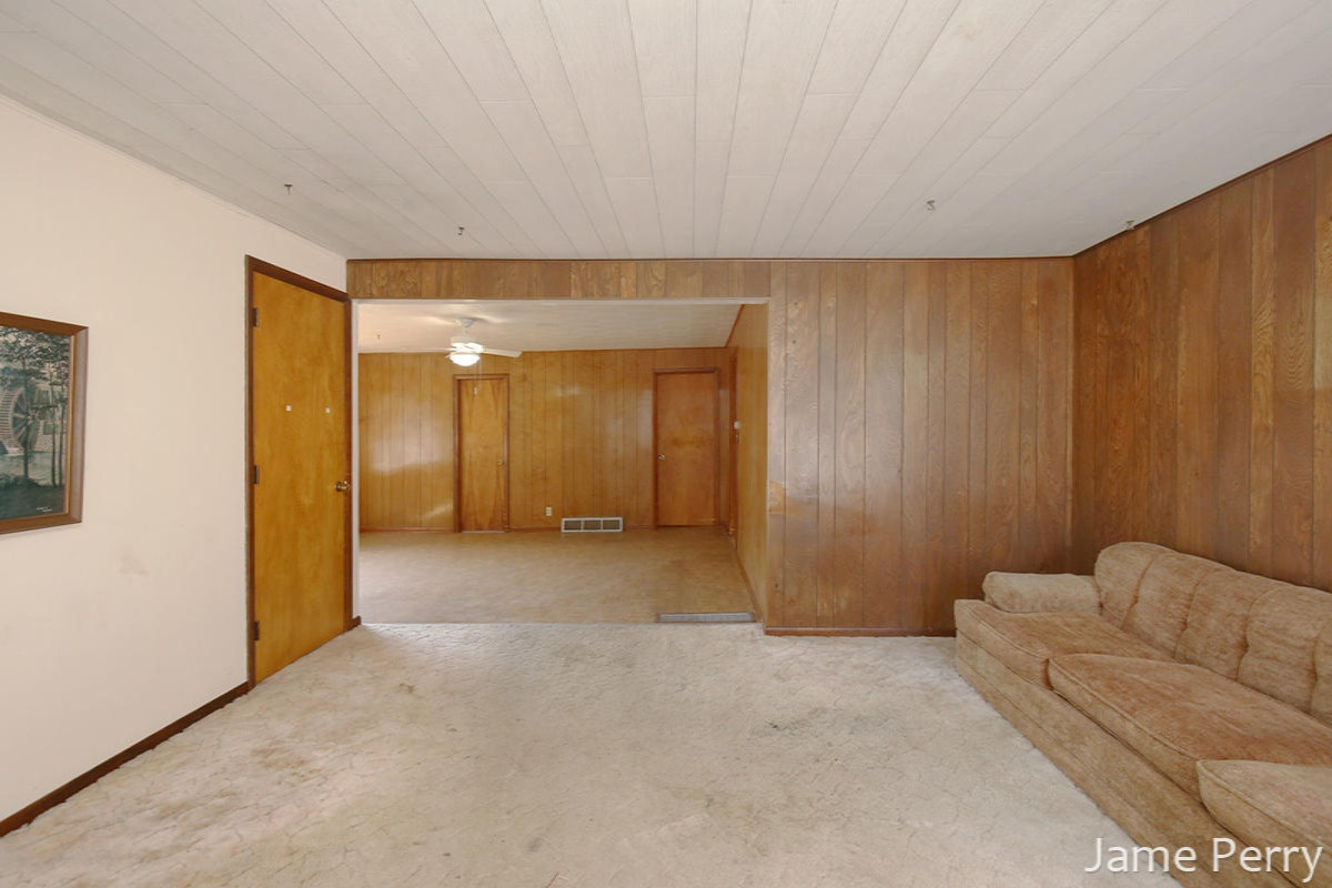 9211 Button Road Belding, MI 48809 - Photo 4 of 20 IMG_9216