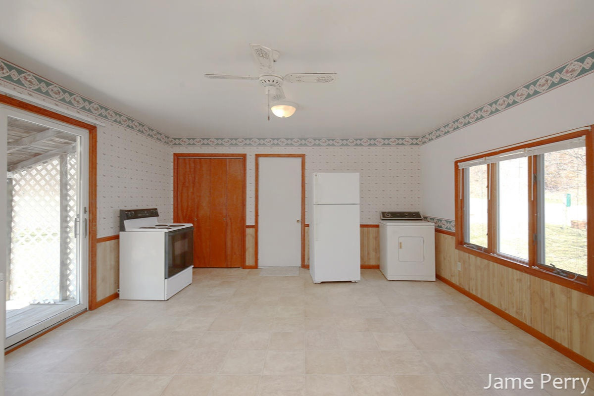 9211 Button Road Belding, MI 48809 - Photo 6 of 20 IMG_9218