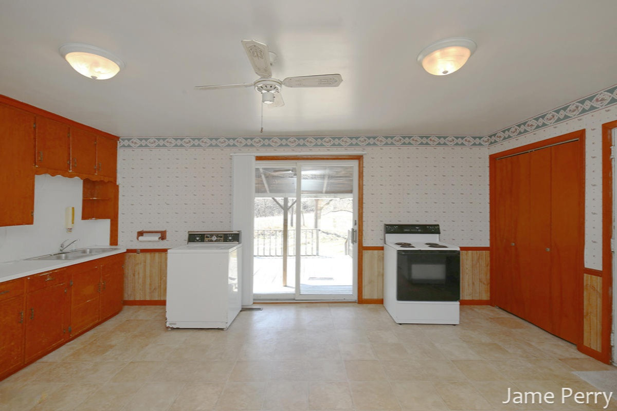 9211 Button Road Belding, MI 48809 - Photo 7 of 20 IMG_9219