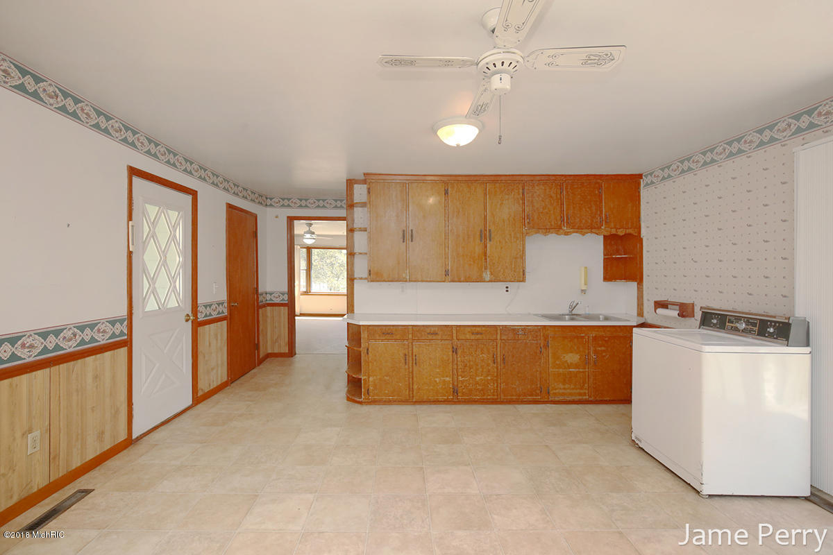 9211 Button Road Belding, MI 48809 - Photo 8 of 20 IMG_9220