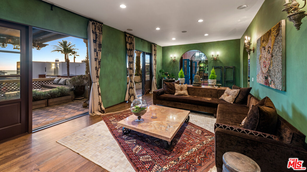 7546 Rindge Avenue Playa del Rey, CA 90293 - Photo 14 of 67 a living room with furniture rug and lamp