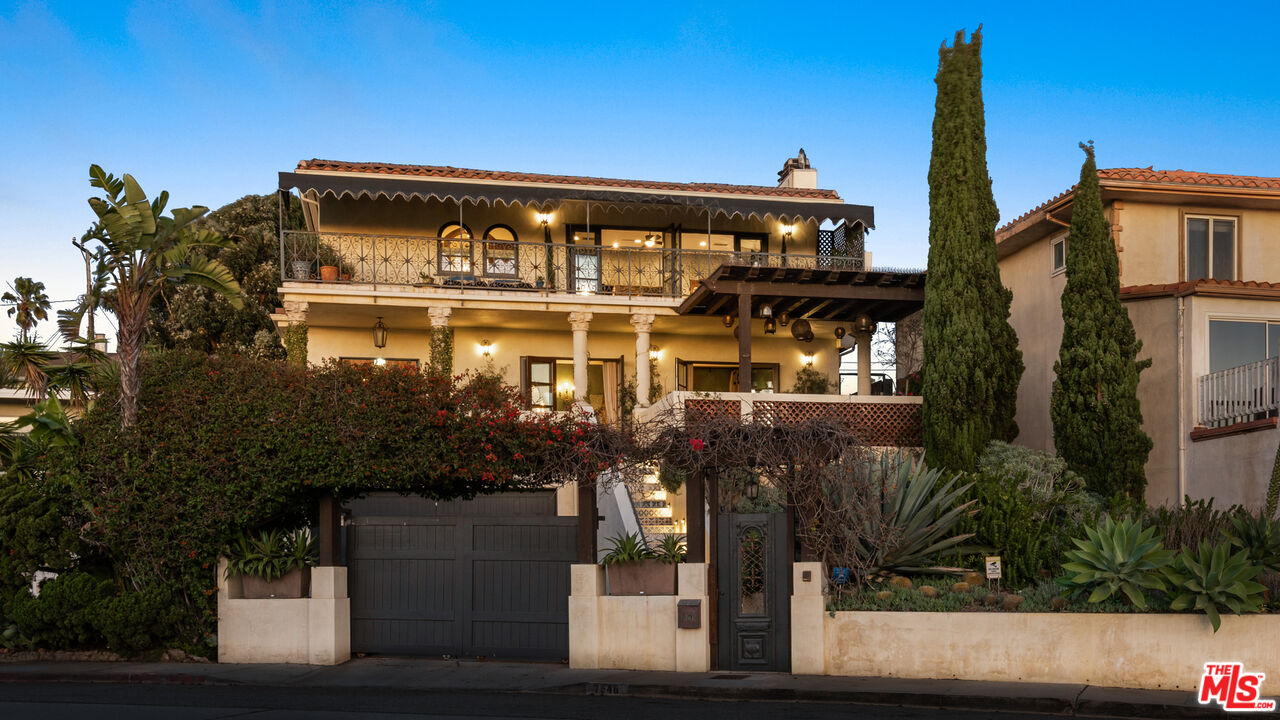 7546 Rindge Avenue Playa del Rey, CA 90293 - Photo 2 of 67 a front view of a building with garden