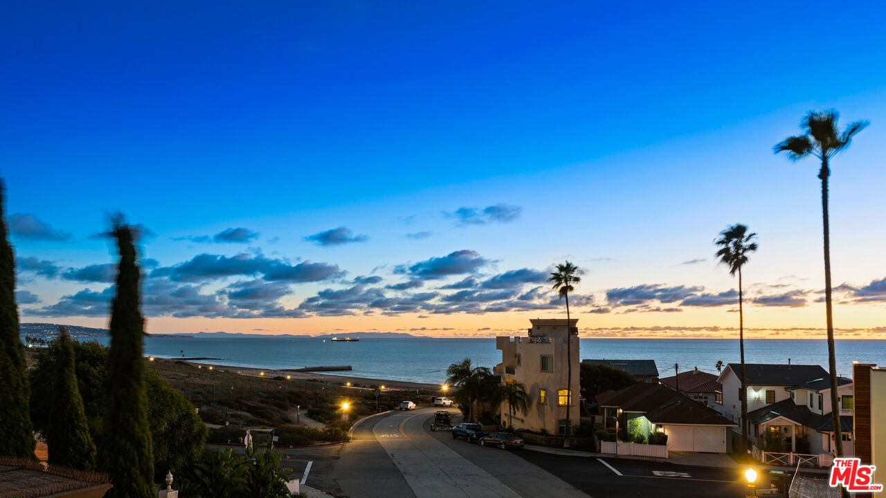 7546 Rindge Avenue Playa del Rey, CA 90293 - Photo 25 of 67 a view of a ocean view