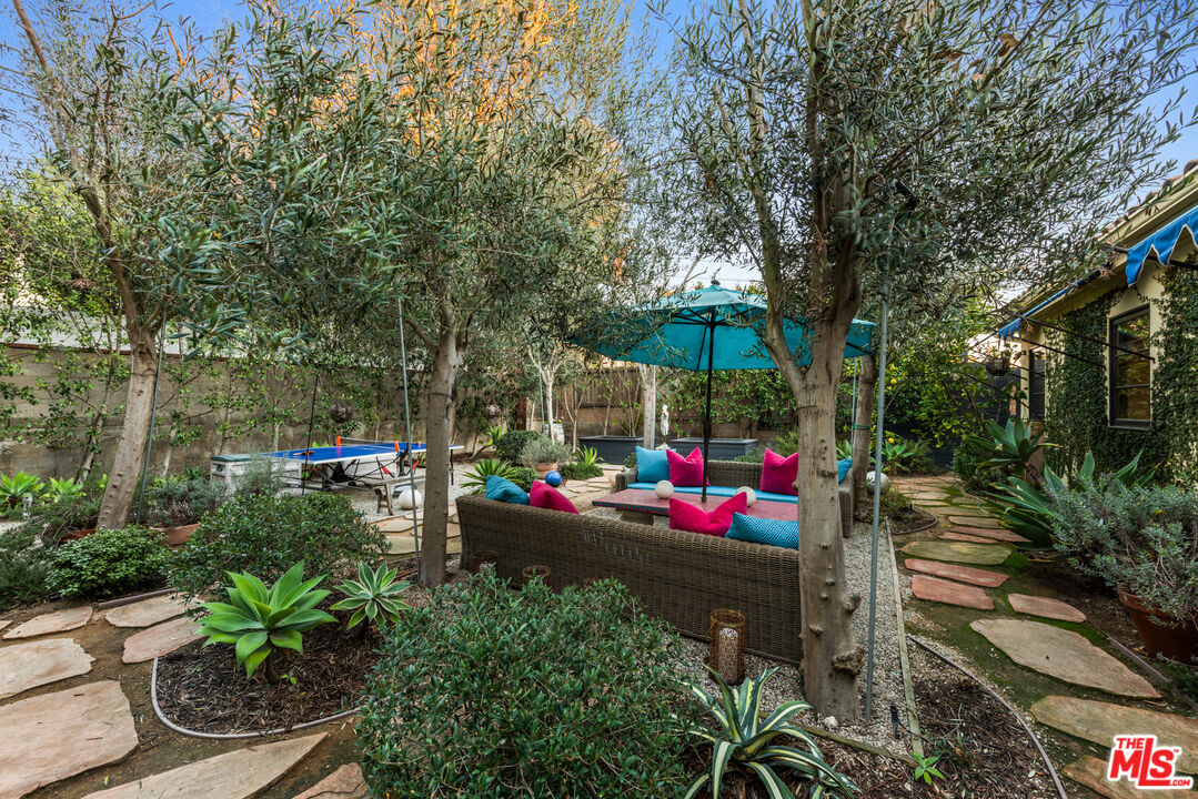 7546 Rindge Avenue Playa del Rey, CA 90293 - Photo 32 of 67 a view of outdoor space and patio