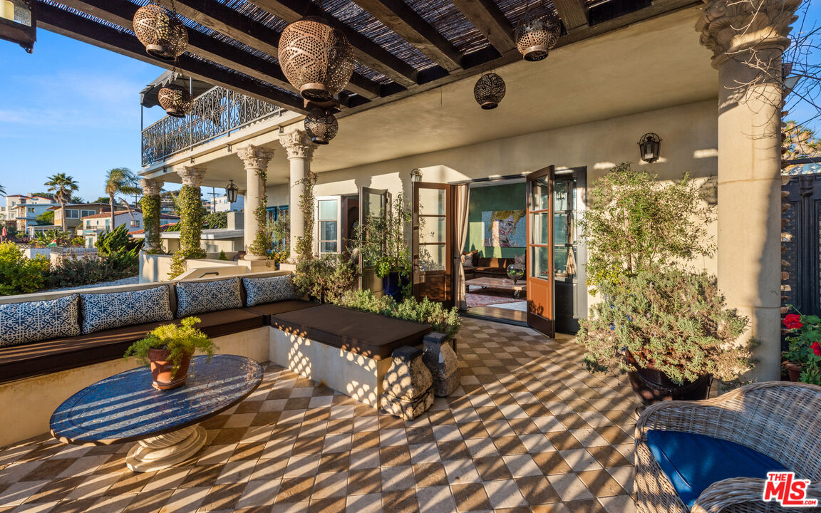 7546 Rindge Avenue Playa del Rey, CA 90293 - Photo 39 of 67 a outdoor space with lots of furniture and a rug