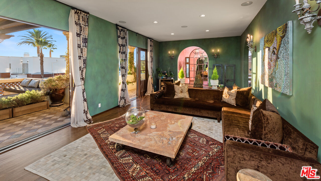 7546 Rindge Avenue Playa del Rey, CA 90293 - Photo 43 of 67 a living room with furniture
