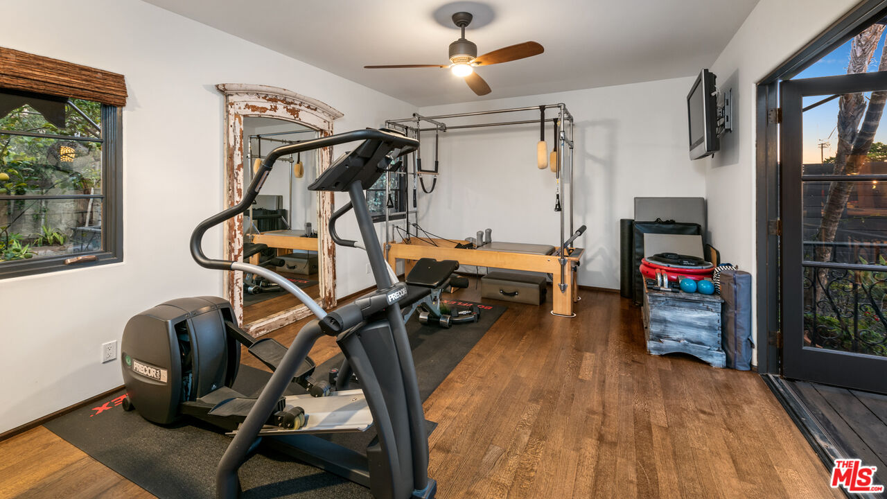 7546 Rindge Avenue Playa del Rey, CA 90293 - Photo 52 of 67 a view of a room with gym equipment
