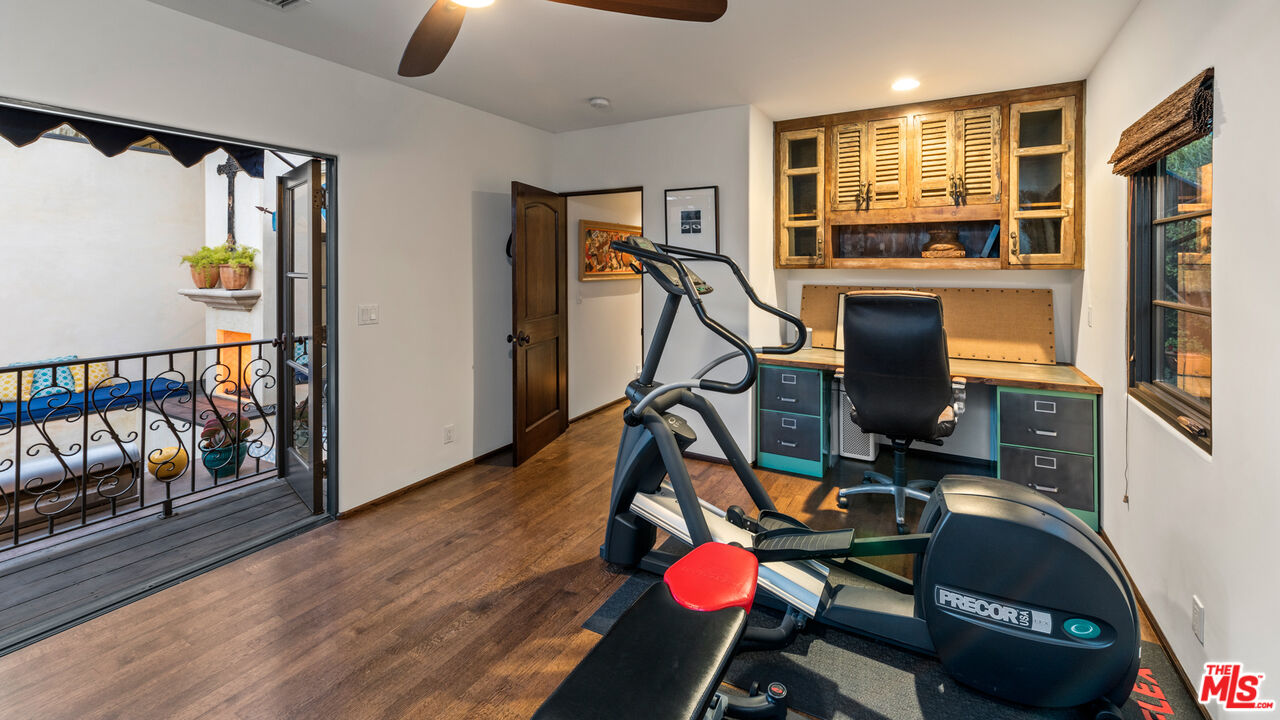 7546 Rindge Avenue Playa del Rey, CA 90293 - Photo 53 of 67 a view of a room with gym equipment