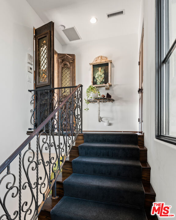 7546 Rindge Avenue Playa del Rey, CA 90293 - Photo 56 of 67 a view of entryway