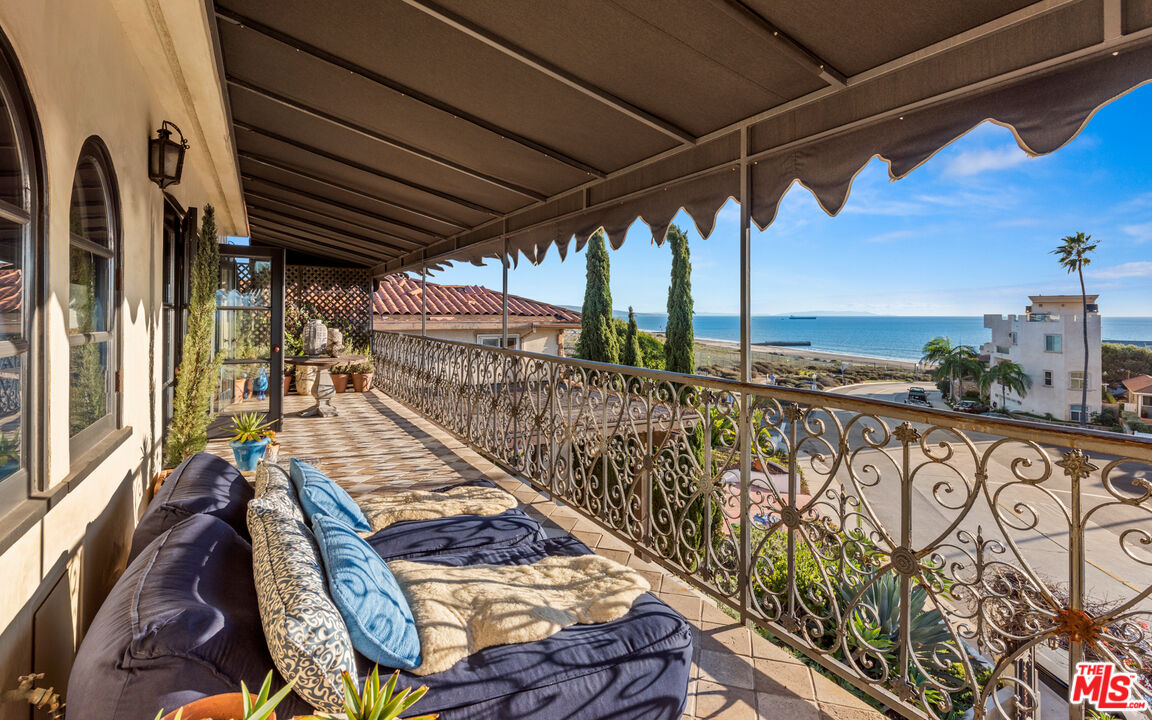 7546 Rindge Avenue Playa del Rey, CA 90293 - Photo 59 of 67 a view of swimming pool with outdoor seating
