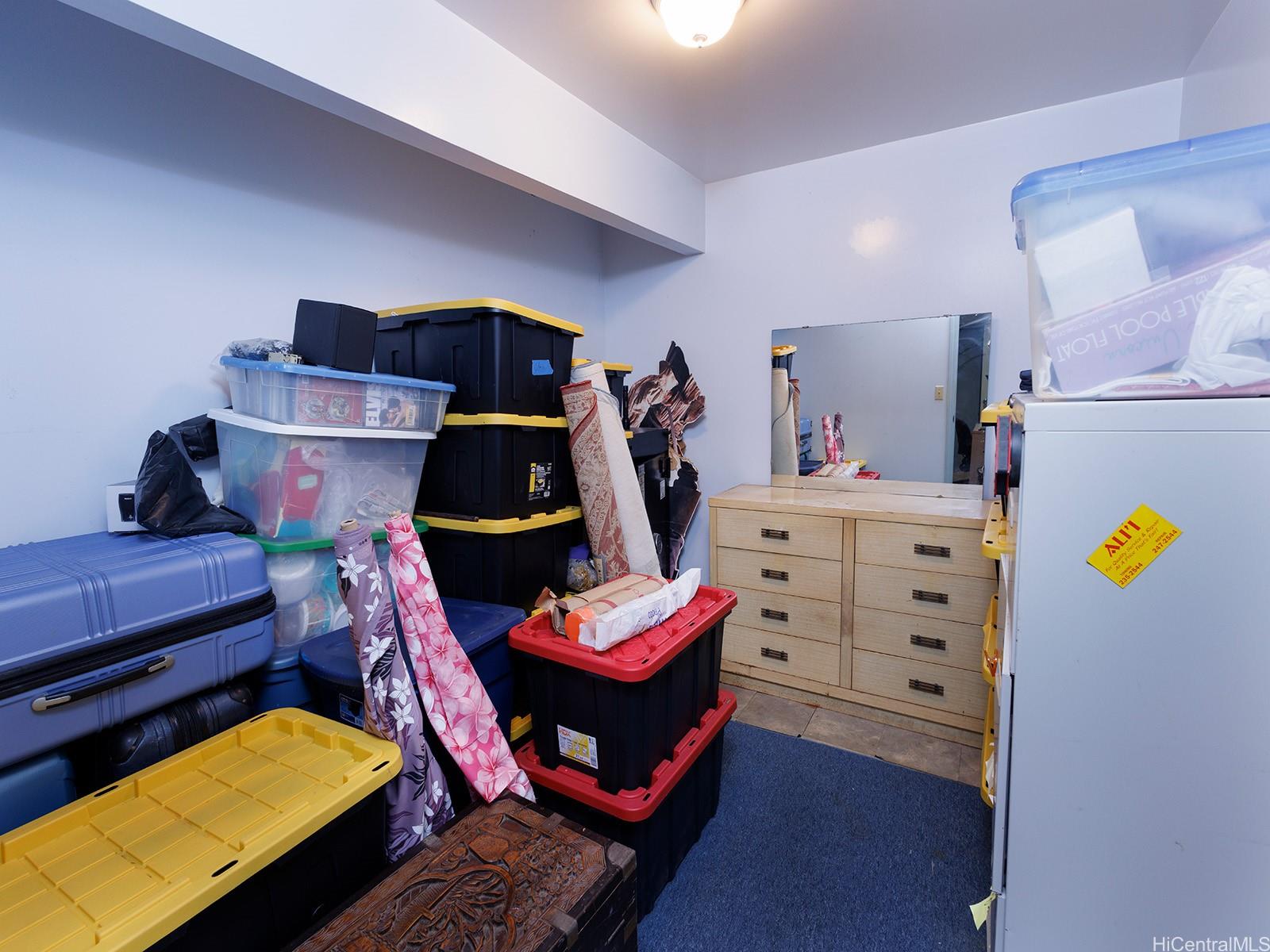 51-450 Kekio Road Kaaawa, HI 96730 - Photo 17 of 25 a room with furniture and gym equipment