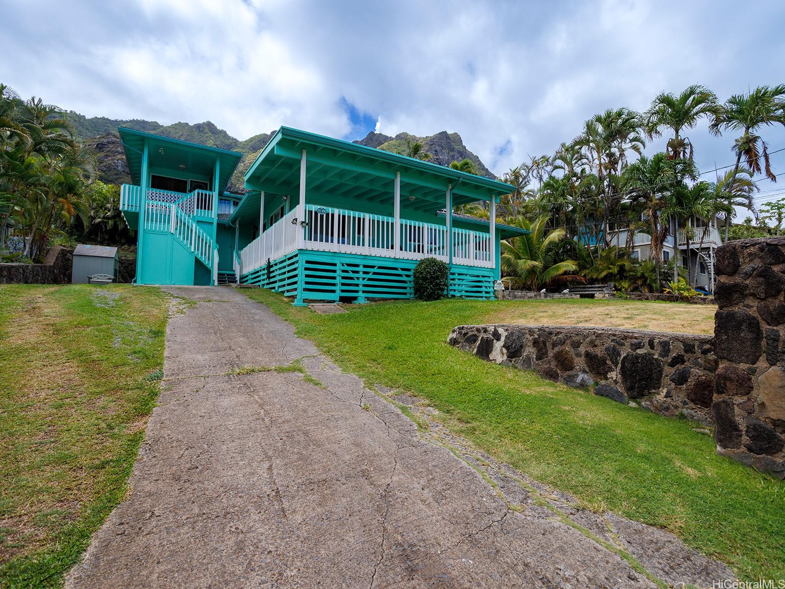 51-450 Kekio Road Kaaawa, HI 96730 - Photo 6 of 25 a view of a backyard with a garden and plants