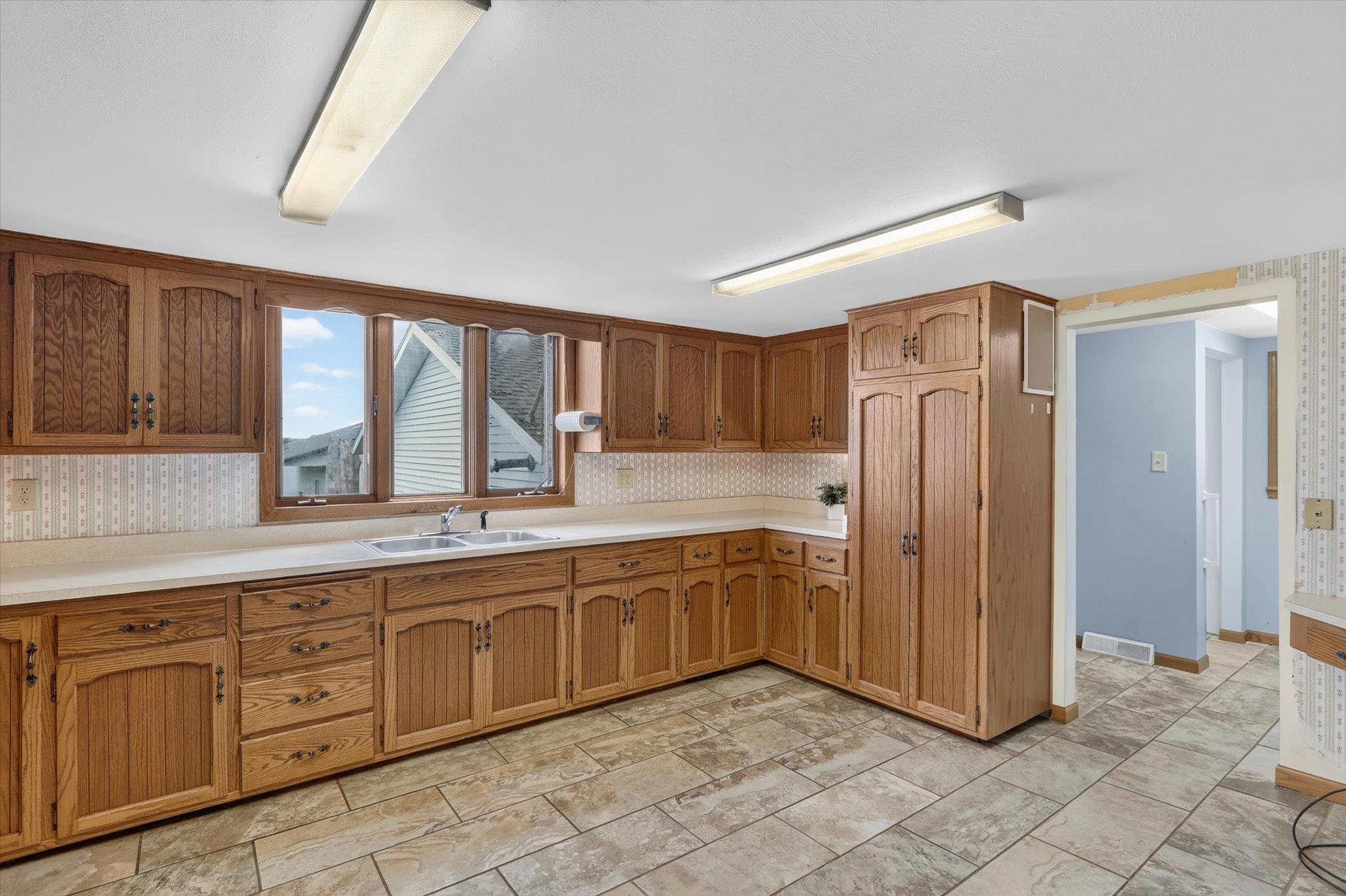 1270 Hillside Road Edgerton, WI 53534 - Photo 11 of 74
