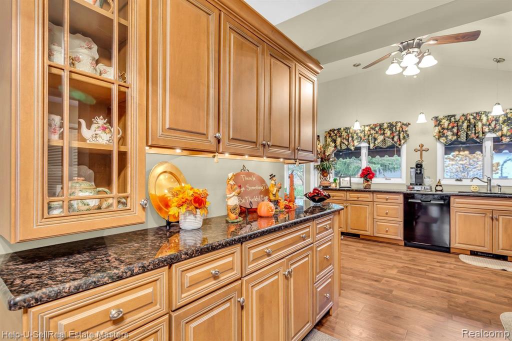 6187 Lakeshore Road Lexington, MI 48450 - Photo 10 of 41