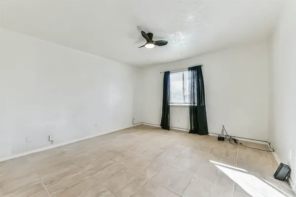 $1,375 | 11411 Murr Way, Houston, TX 77048