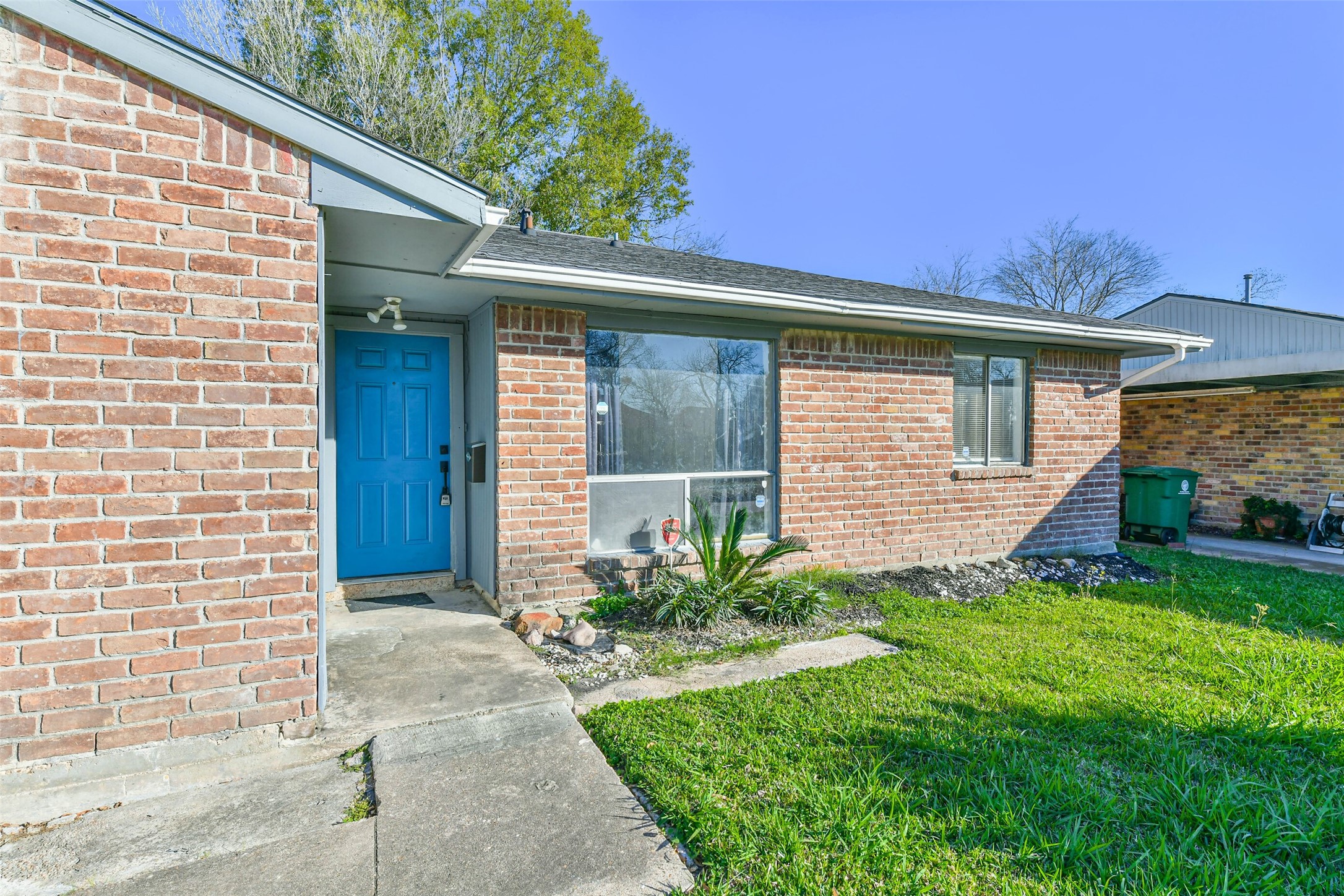 11411 Murr Way Houston, TX 77048 - Photo 3 of 21