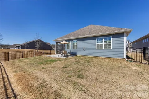 a house view with a outdoor space
