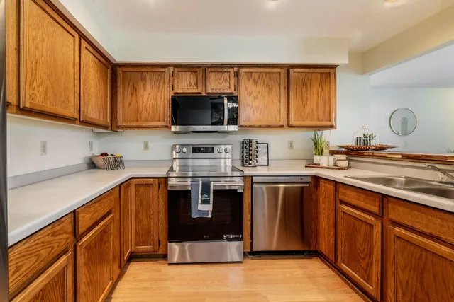 $254,000 | 1083 Quinlan Drive, Unit C, Pewaukee, WI 53072