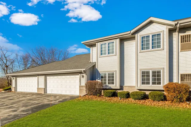 $254,000 | 1083 Quinlan Drive, Unit C, Pewaukee, WI 53072