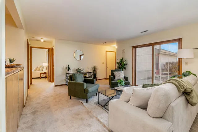 $254,000 | 1083 Quinlan Drive, Unit C, Pewaukee, WI 53072