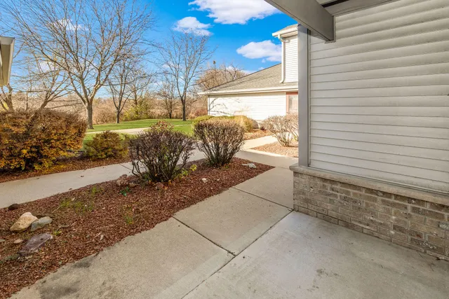 $254,000 | 1083 Quinlan Drive, Unit C, Pewaukee, WI 53072