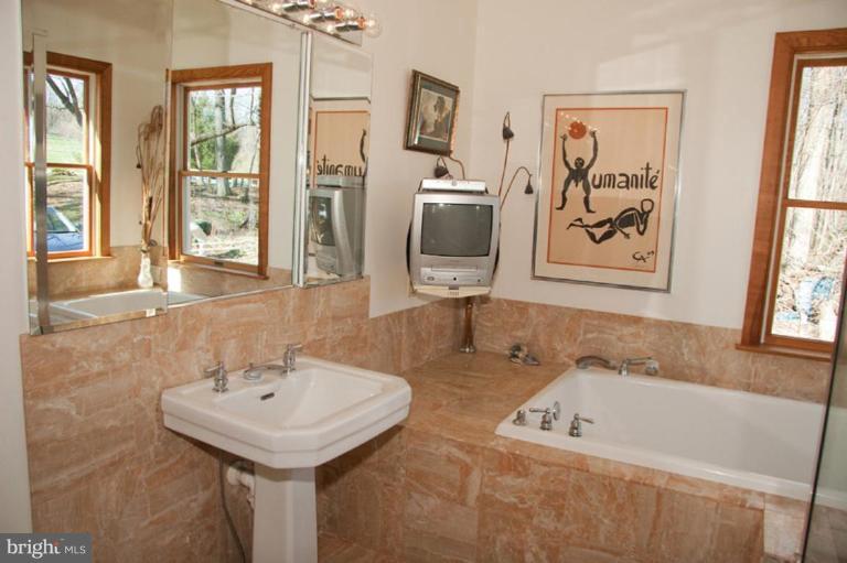 3819 Beatty Road Monkton, MD 21111 - Photo 11 of 18 Master Bath