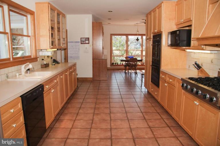 3819 Beatty Road Monkton, MD 21111 - Photo 7 of 18 Kitchen