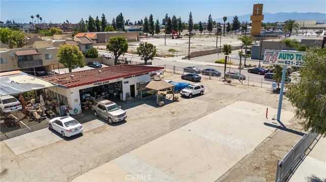a view of a parking space with lots of trees