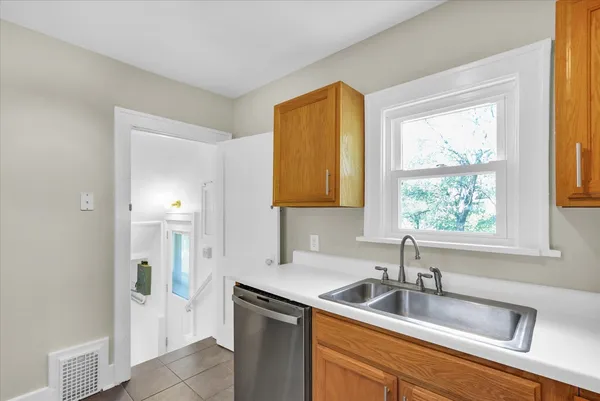 $249,900 | 1518 West University Avenue, Champaign, IL 61821