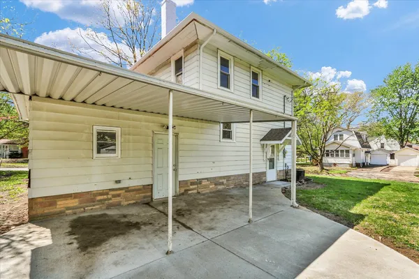 $249,900 | 1518 West University Avenue, Champaign, IL 61821