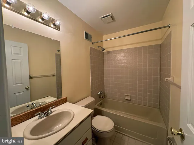 $2,850 | 802 Seminole Gardens, Ambler, PA 19002