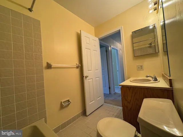 $2,850 | 802 Seminole Gardens, Ambler, PA 19002