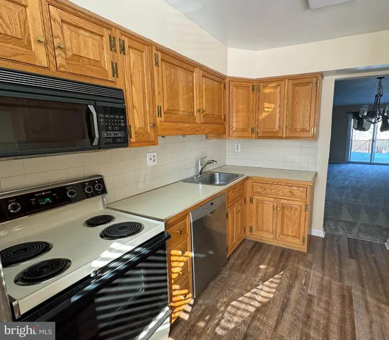 $2,850 | 802 Seminole Gardens, Ambler, PA 19002