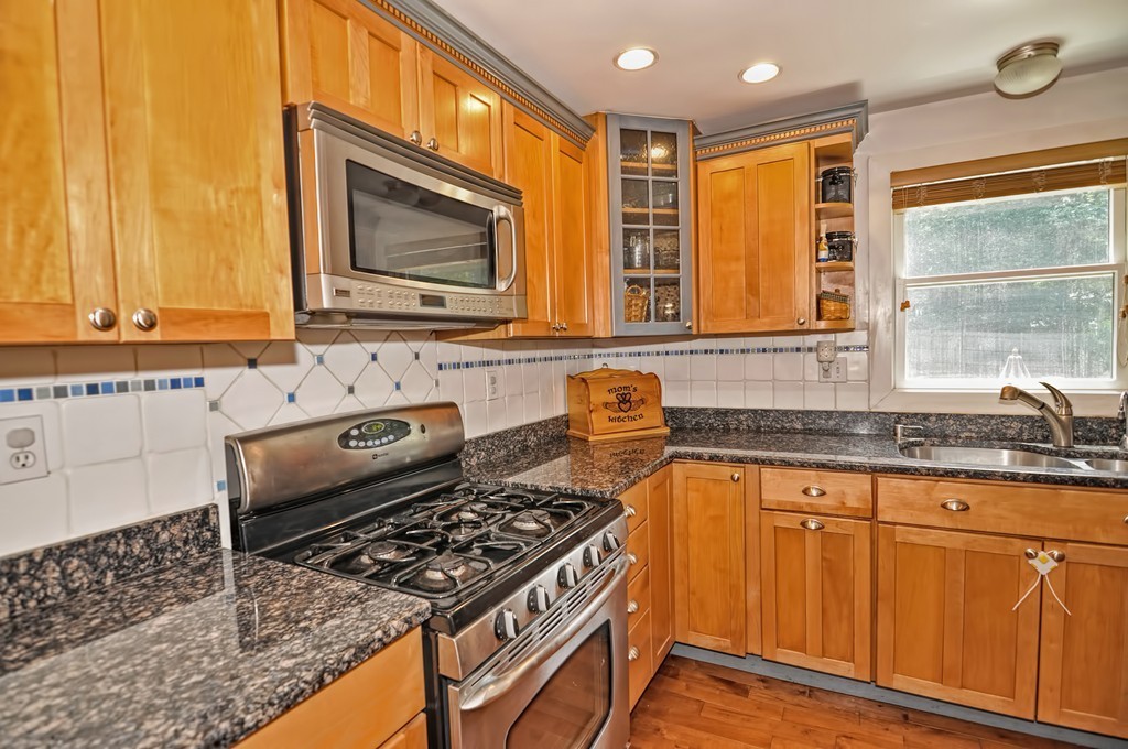 21 Northgate Road Franklin, MA 02038 - Photo 8 of 30 Gallery Image 8