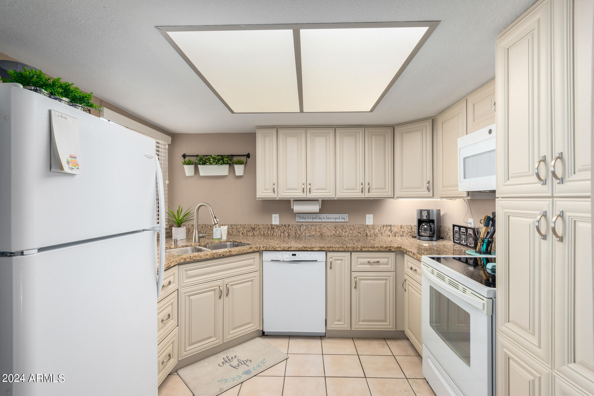 8700 East Mountain View Road, Unit 2032 Scottsdale, AZ 85258 - Photo 8 of 39 Kitchen