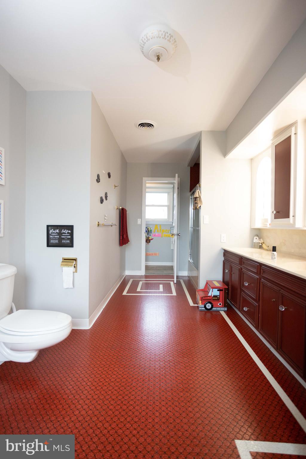 397 Palmer Road Bangor, PA 18013 - Photo 48 of 72 Full bathroom2nd floor
