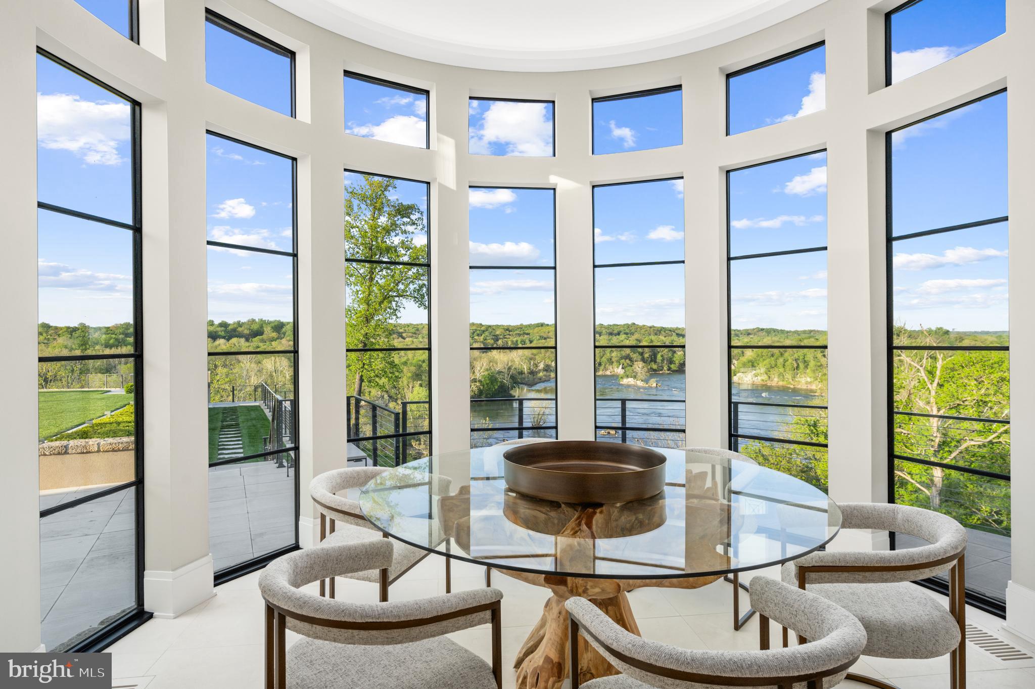 700 Bulls Neck Road McLean, VA 22102 - Photo 15 of 57 Circular breakfast room with 180 degree views