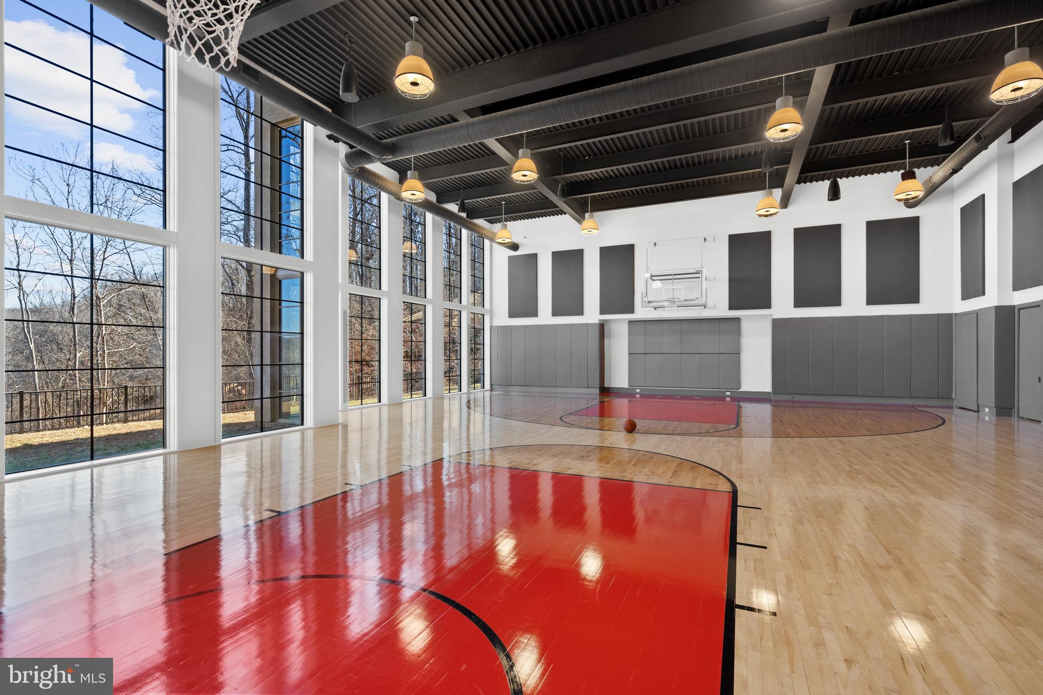 700 Bulls Neck Road McLean, VA 22102 - Photo 42 of 57 Views to the river and beyond from the court